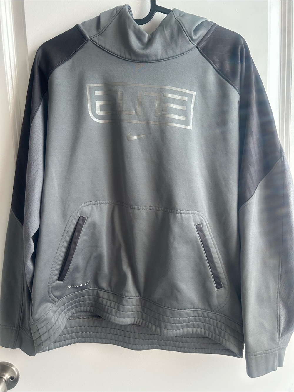 Nike Gray Elite Pullover Hoodie with Dark Accents